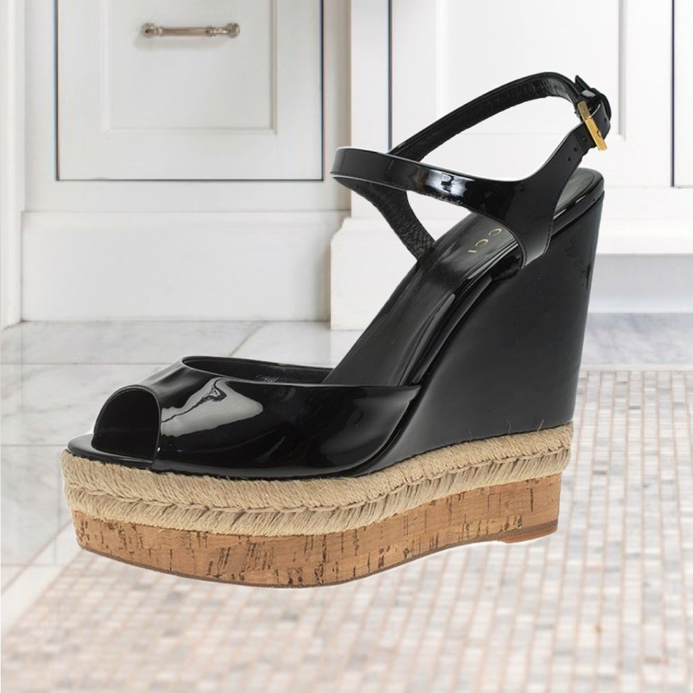 AUTHENTIC GUCCI BLACK PATENT LEATHER SANDALS - Picture 3 of 8